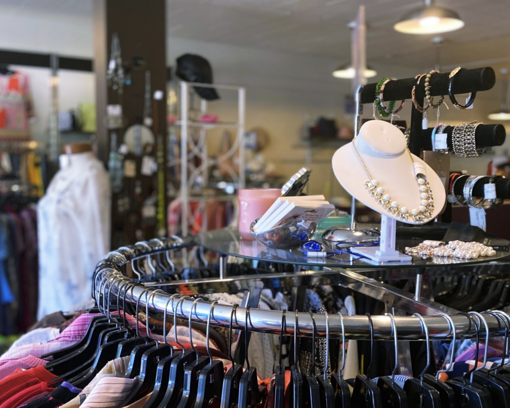 fj consignment - Seattle Thrift Stores