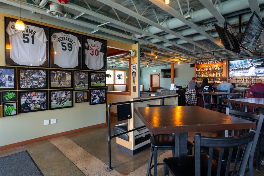 Jersey's Great Food & Spirits - Interior