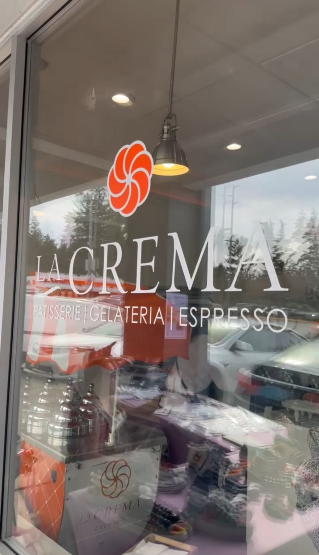 La Crema Patisserie - Exterior shot of the storefront