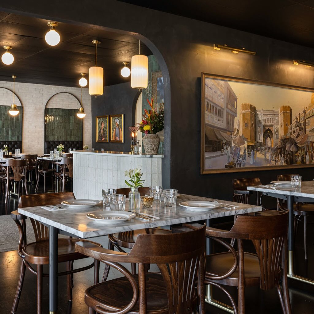 Naan N Curry - Interior